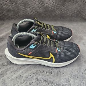 Nike Air Zoom Pegasus 40 Womens Sz 10 Running Shoes Black Yellow  Sneakers.